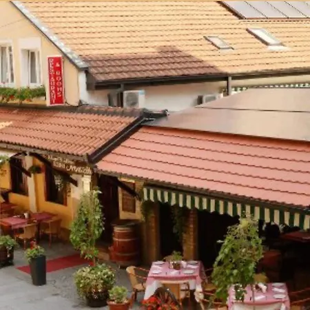 Square 3* Белград