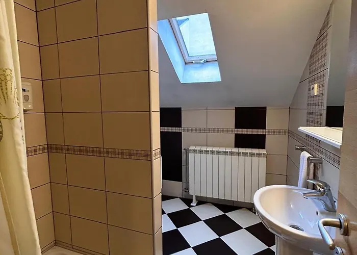 Square Gostinjska kuća