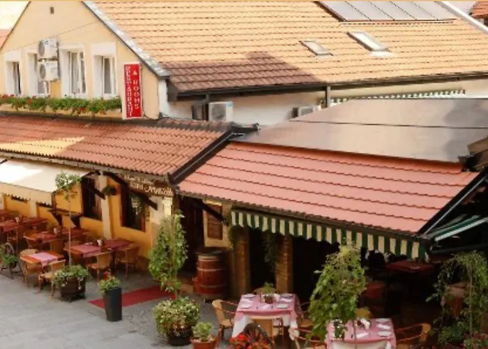 Square Gostinjska kuća