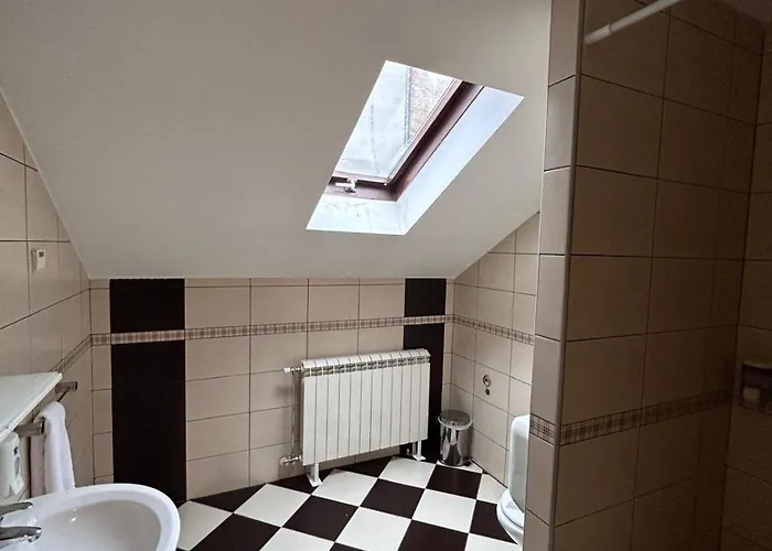 Square Gostinjska kuća 3*